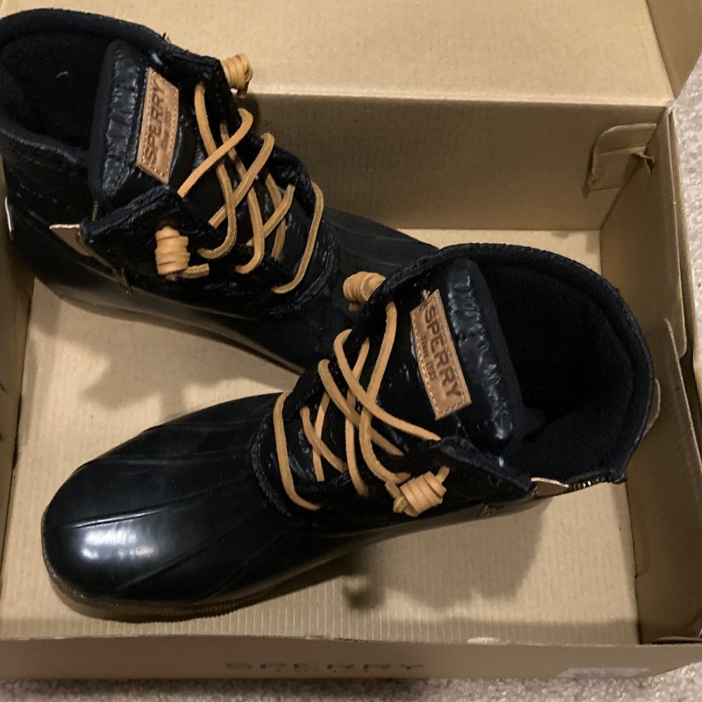 Sperry Women’s Black and Tan Rain Boots